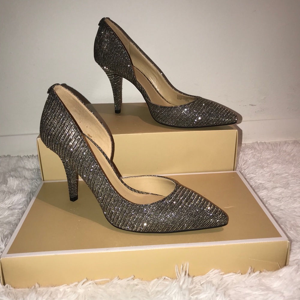 Michael kors shoes (Gold) 🔥glitter pumps.